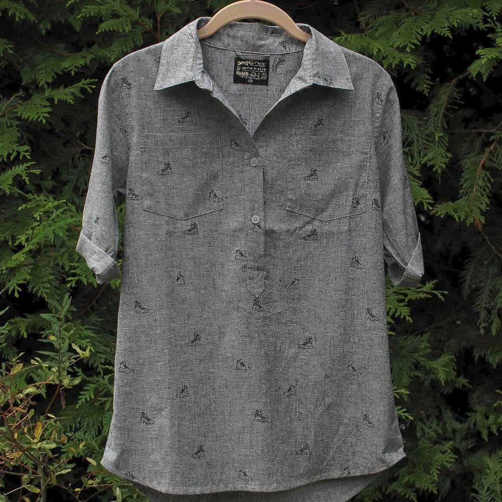 United By Blue Heather-Gray Popover Top With Boot Print NWT